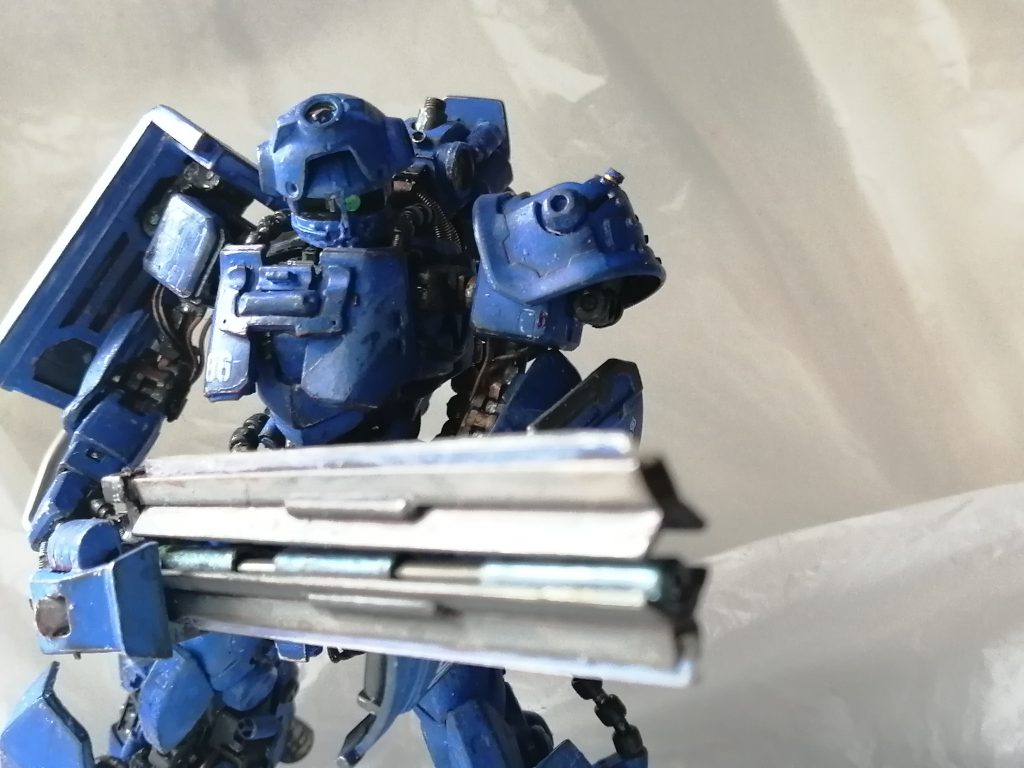 しかし、この機体は普通の人間には、耐えられず操縦者は大型AIを搭載した。