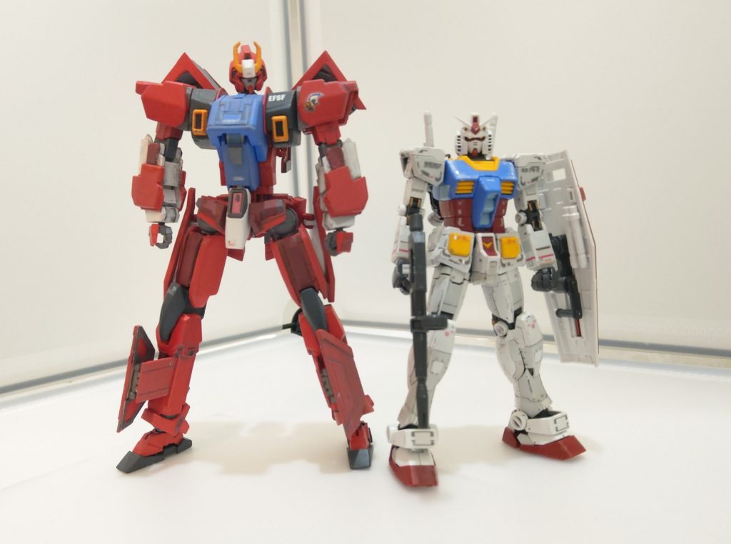 モビルスーツ時の全長は23m近くあり0093頃のサイズ感。当時いかに異質な存在かお分かりいただけるだろうか。