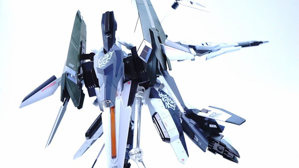 背中から。んー。盛ったなぁ。
重くて立てないってのも考えもの。