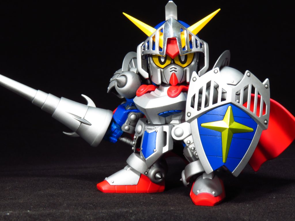 ウェルドラインの目立つ銀色のパーツも含めてほぼ全てのパーツに塗装を施してあります
各部の丸モールド等も一度完全に削り落としてから同じ形と大きさの丸モールドを貼り直してあります
その方が元のモールドよりもハッキリと形が出るかなと思い。
脚のフレームも2mm程延長し、足の可動の際の干渉を防いでます