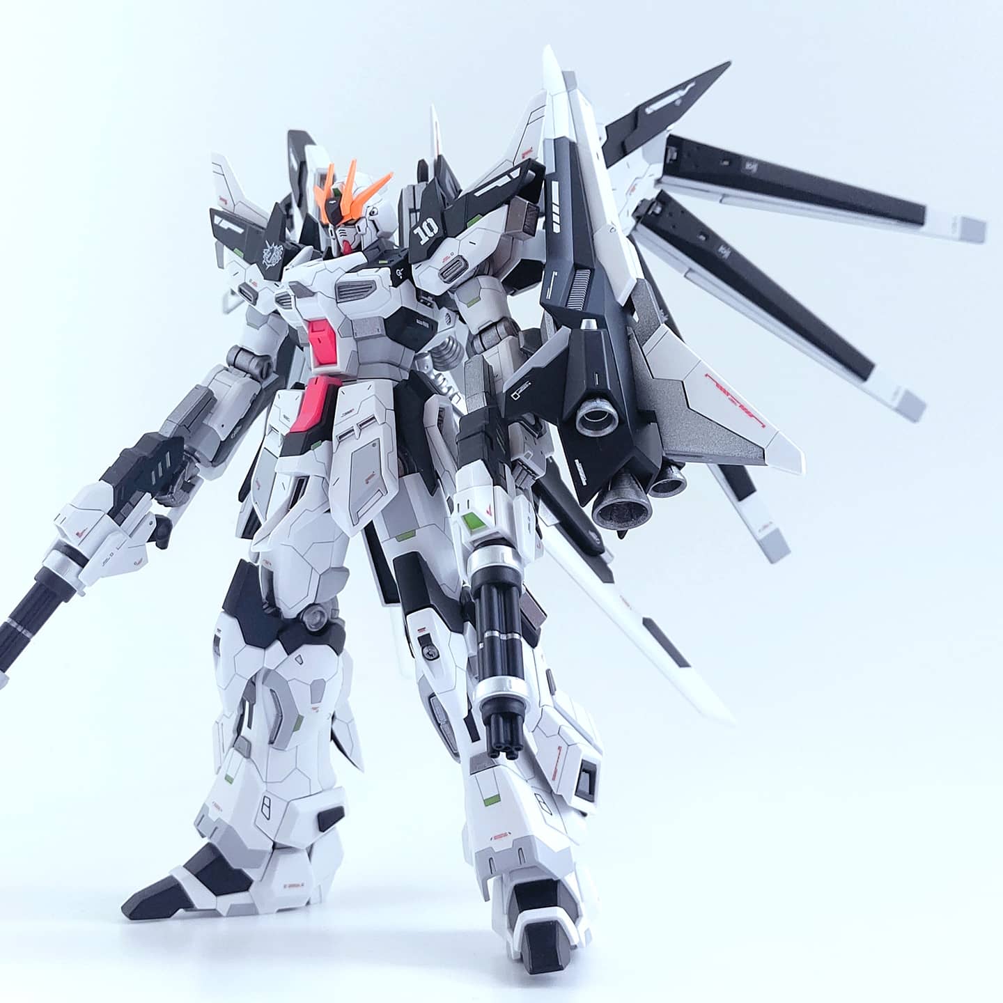 HGBF Hi-νガンダムアメイジングブレイヴ