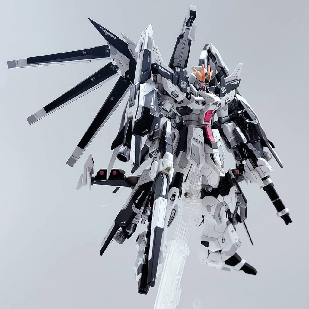 そして全てのレヴを装備した姿!
ファイヴレイブの名前は5(ファイブ)このレヴとヴレイブをかけたネーミングです(笑)