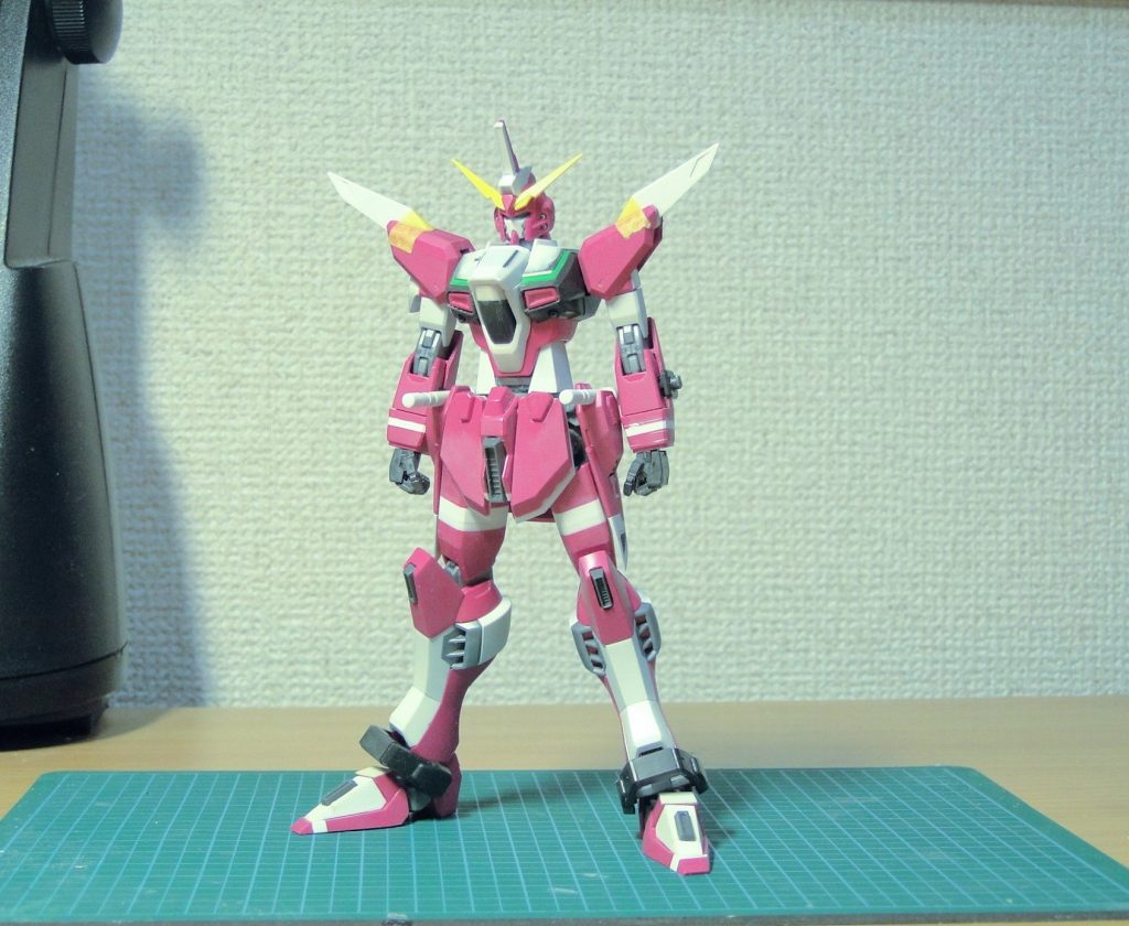・太もも4mm、腹3mm、腕1mm、首1mm延長
・胸上部、コクピットハッチ大型化
・エリ状フレーム新造
・上腕はHGCEインパルス
・フロントアーマー幅増し
・サイドアーマー延長し薄く
・肩前後2mm幅詰め
・足の甲の高さ詰め、爪先MG風に延長
・角バーニアをwaveに置き換え