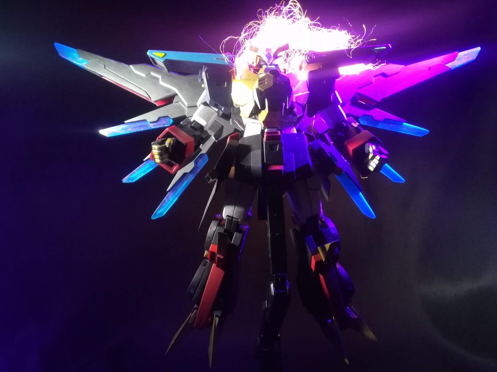 ガンダムトライオンゲリヒトフォルツィォーは
ガンプラバトルシステムである
ニルス博士は以前よりガンプラマフィア等によるバトルシステムへの不正介入の対策に悩まされていた
「もしシステムへの介入が勝敗だけでなくバトルダメージレベルにまで及んでファイターズ自身を傷つけるような事態に発展したら…」
健全な試合運営も重要だが
参加ファイター達の安全確保のためにも
不正介入対策は非常に重要度の高い課題であった
そして想定以上の大規模なシステムクラック事件の発生により(『GMの逆襲』)要望に拍車がかかった
そのような情勢下で開発されたのが
GUNDAM TRYON GERICHTSVOLLZIEHER(執行官)である