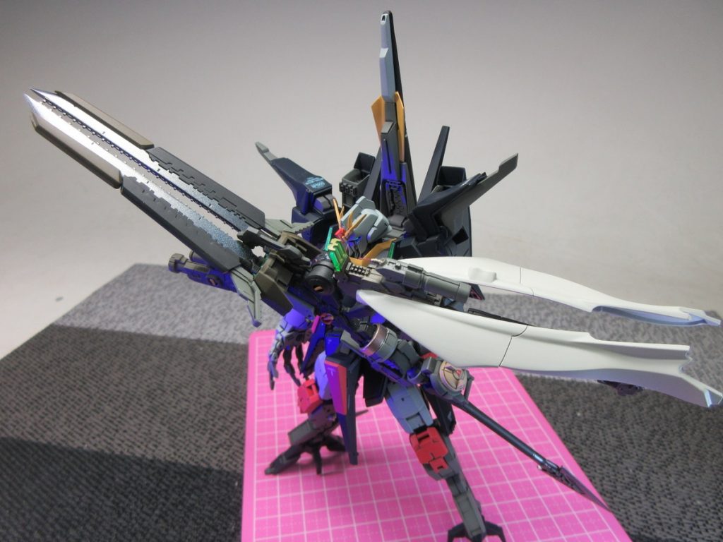 巨大な中二病レールガン「斑鳩（イカルガ）」を装備した状態、本体全長よりもかなり長く巨大な武器で戦艦を1度に３～５艦、撃沈する破壊力を持つ。