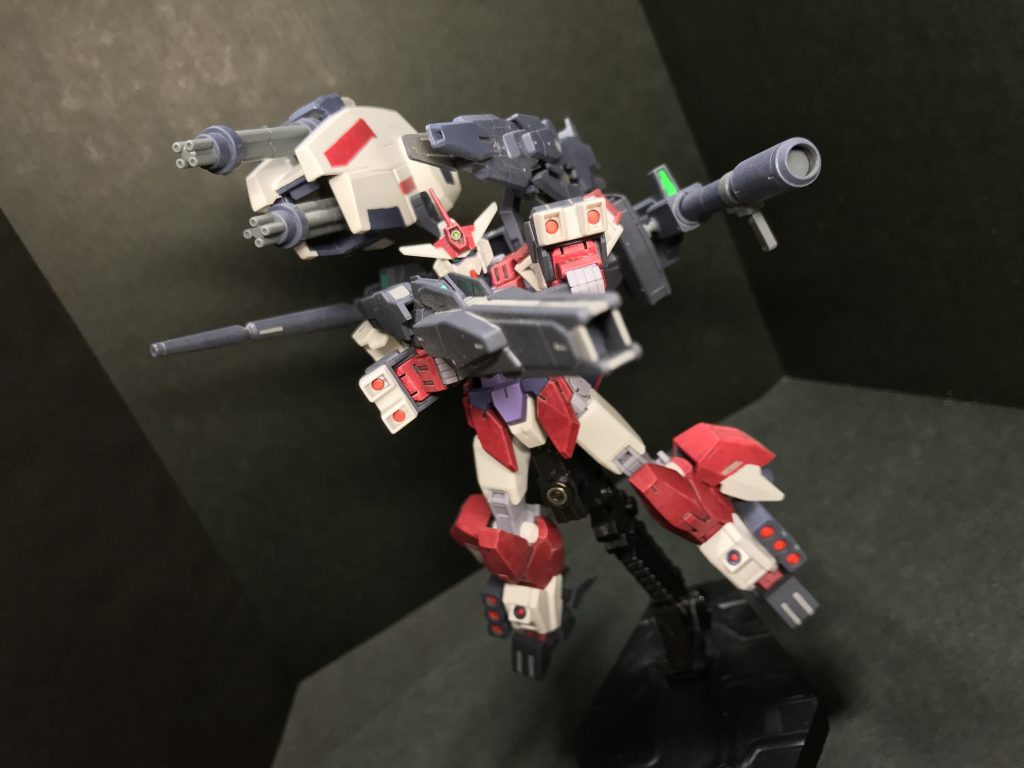 アクションショット　その３

ビームランチャーは横向かないと両手持ちできません。
そして両肩の武装は横方向に向けられません＼(^o^)／


以上となります！

息抜きでなんとなく作ってたので製作途中の写真をとっておりません！
武装の纏まりがなかったりしてることは認識しています！
でも自分はかっこいいと思います！！

最後までご覧いただき有難うございました！