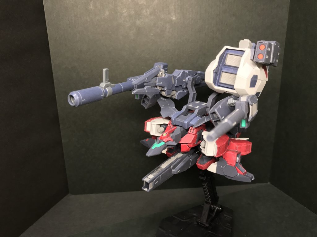 ヴィートルーユニットデストロイ　前面

主にバックパックに武装をてんこ盛りしています。
干渉を避ける為に前腕パーツ取り付け位置と、
バックパックの追加ブースターの角度を変更しました。

（追加した武器はたしか紅ウェポンとバリスティックウェポンと
ヴァーチェの脚です。）