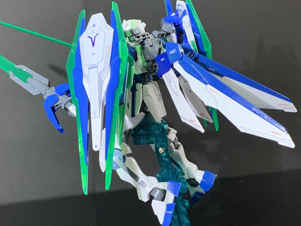 背面。天使のようなイメージ。