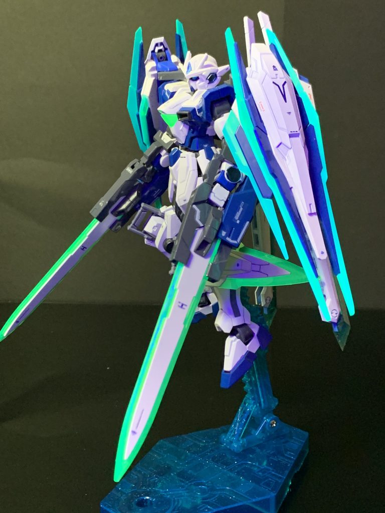 ブラックライトでクリアーパーツが発光します。