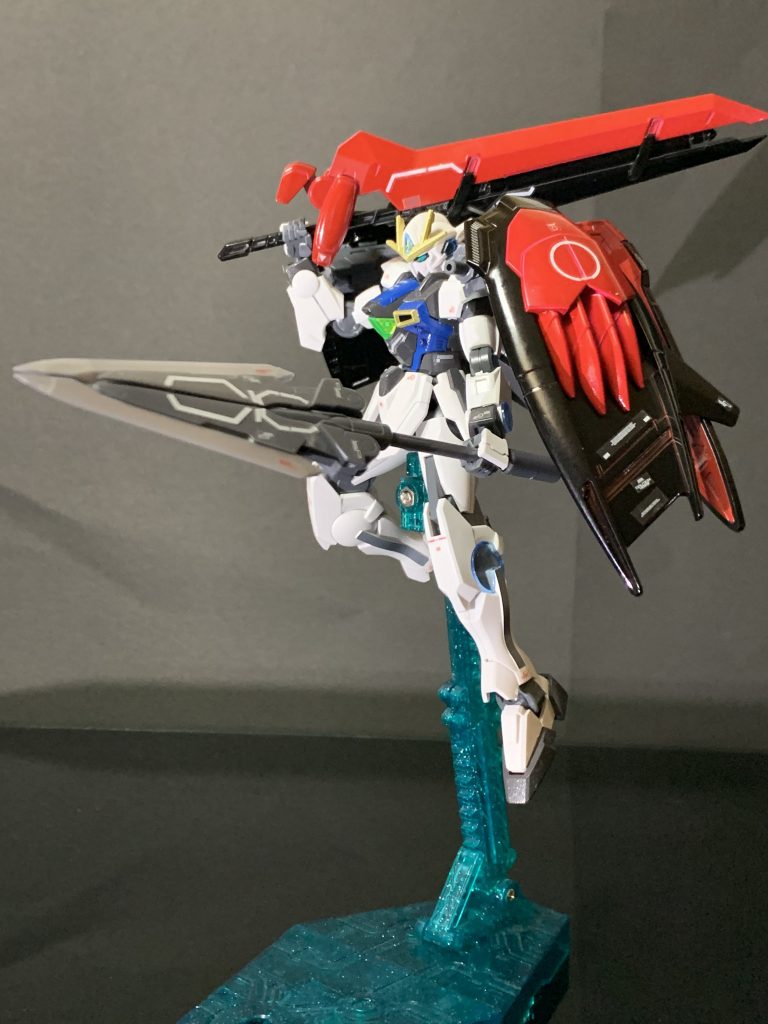 装備を付け替えて接近戦特化型状態。ランスは柄を短くできるので手持ち剣にもなります。