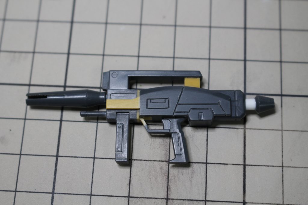 ライフルは、ジェガンとジェノアス両方のライフルを切って貼って１丁のライフルとしました。