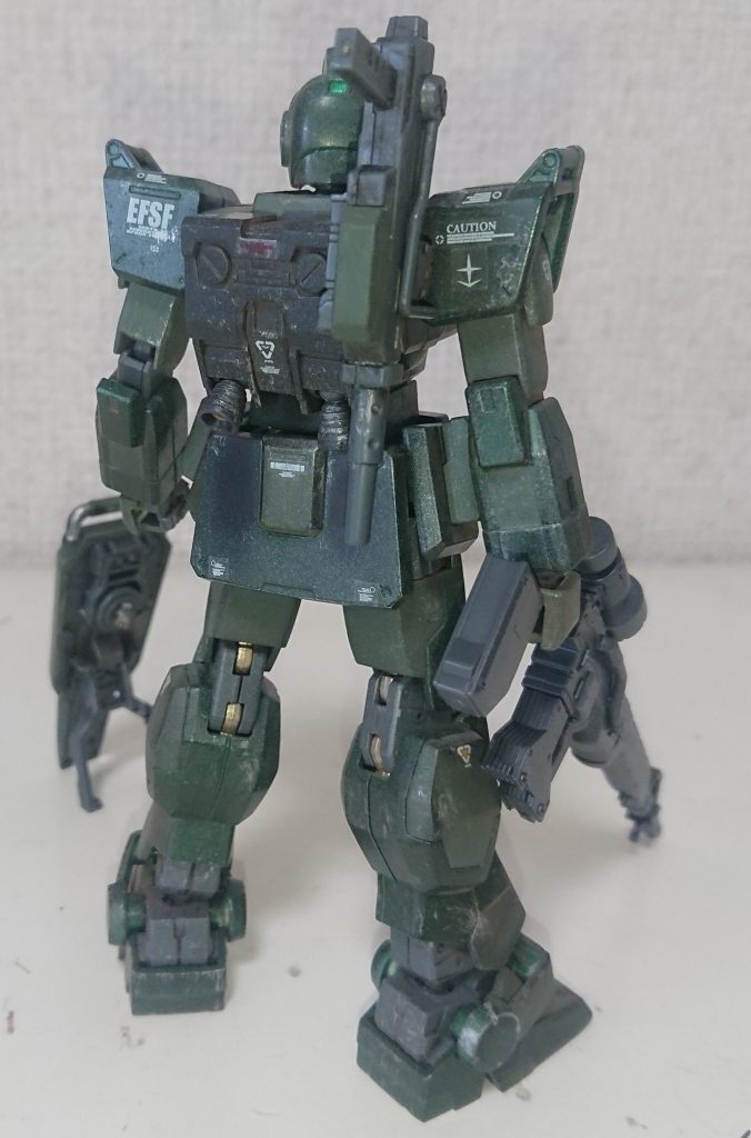 バックパックにはジムインターセプトカスタムを使用し、マシンガンをラックできるようにするためにバルバトスのウェポンラックを使用