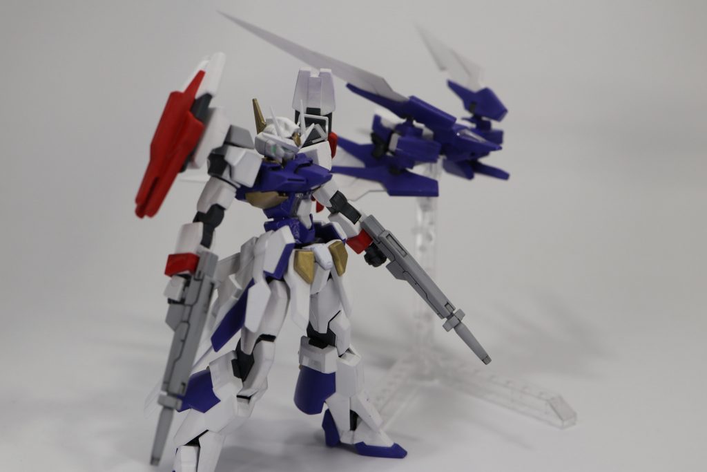 背部のバックパックはコアファイターとして分離させることが出来ます。
また、6枚のウイングは大型ファンネルとして射出することが出来ます。