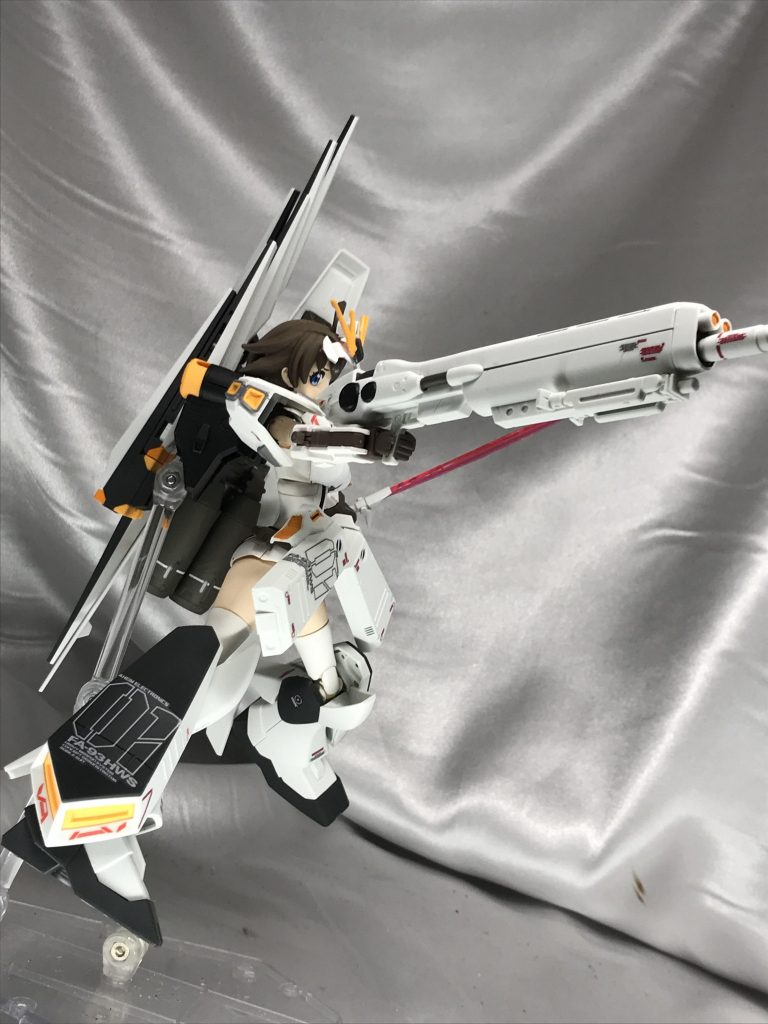 デカいライフルだとこっちの構えの方が生えますね、幅の広いパーツはデカールの張り甲斐があって好きです。