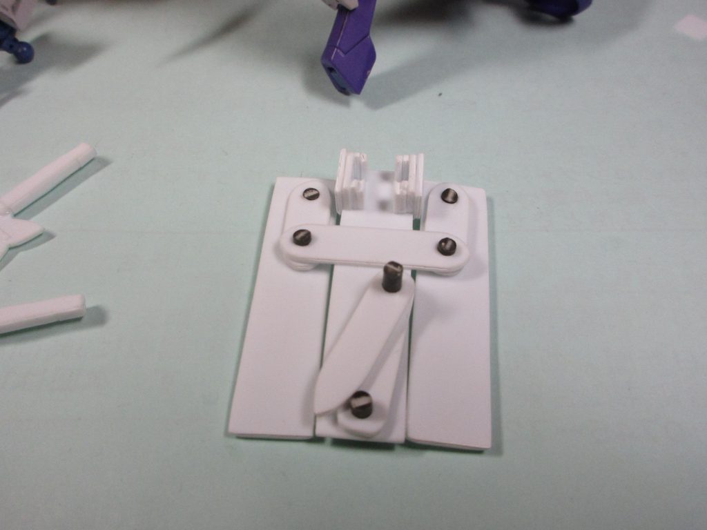 リアアーマー裏の構造。
展開すると結構広がります。