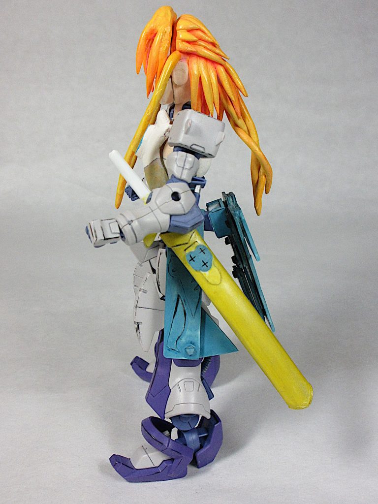 [Side]
残りの作業内容ですが、
まずプラ板で武器及び鞘作製。
リアアーマー及びサイドアーマーの接続部作製。
可変部分の可動作製。
両アーマーのデティール作製。