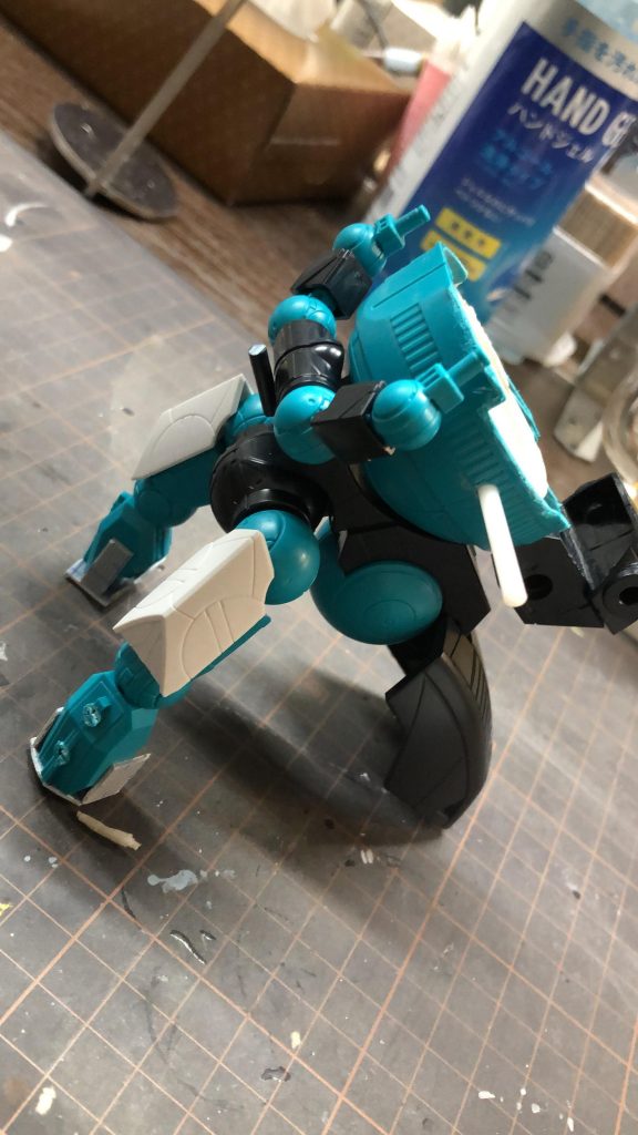 ウォドムフレームです。同じような事すればザクヘッドとか使ってこの頭身のシリーズ作れそうですね。やりませんけど。