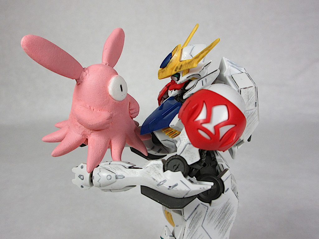 「お前誰だよ?」
「供物を! 捧げよ!」
「チョコならあるけど」
「! もしゃもしゃ」