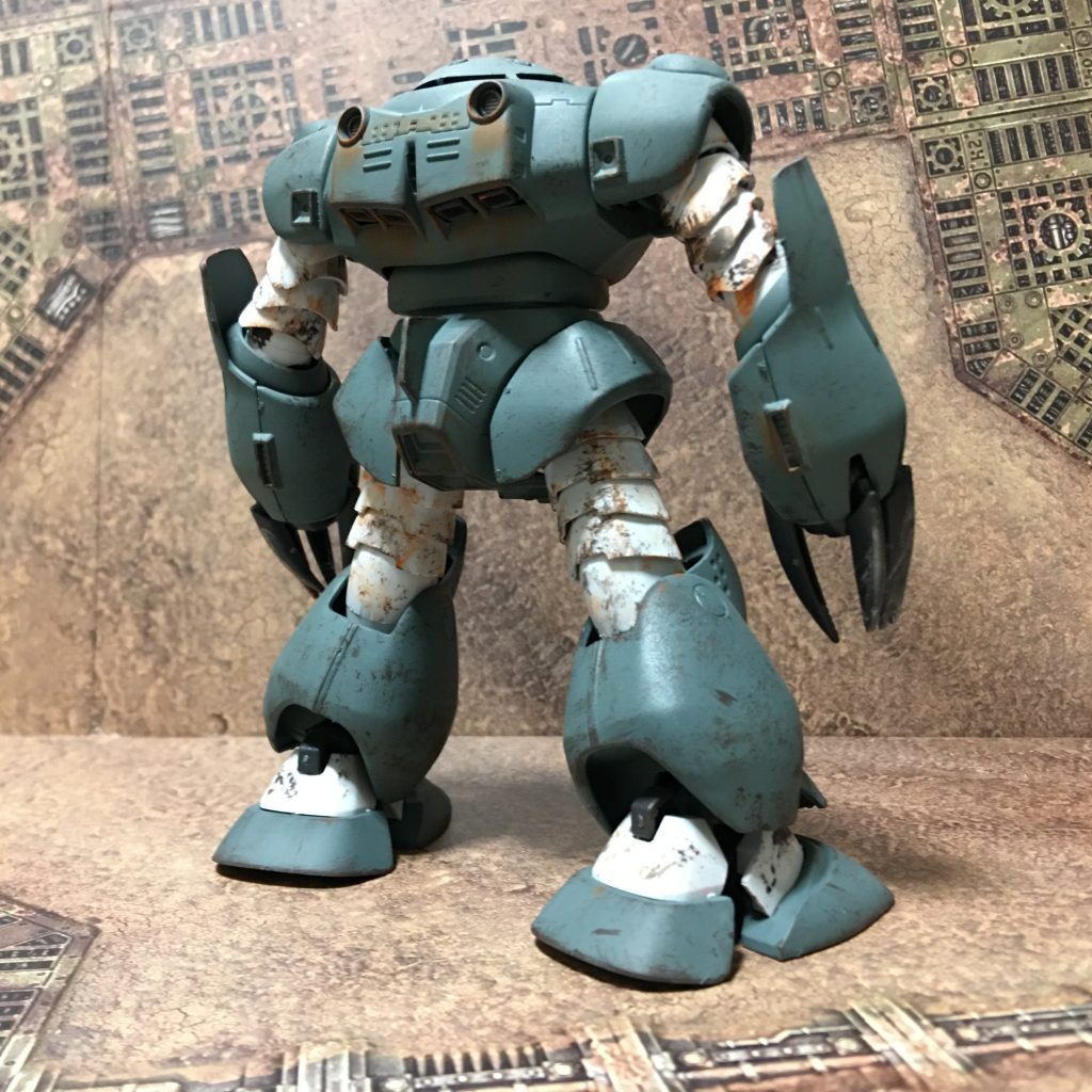 バックショット。

(　。￣v￣。)ﾉ 特にズゴックEは水陸両用なので、噴射口や白い関節部を赤サビだらけにしてみました。