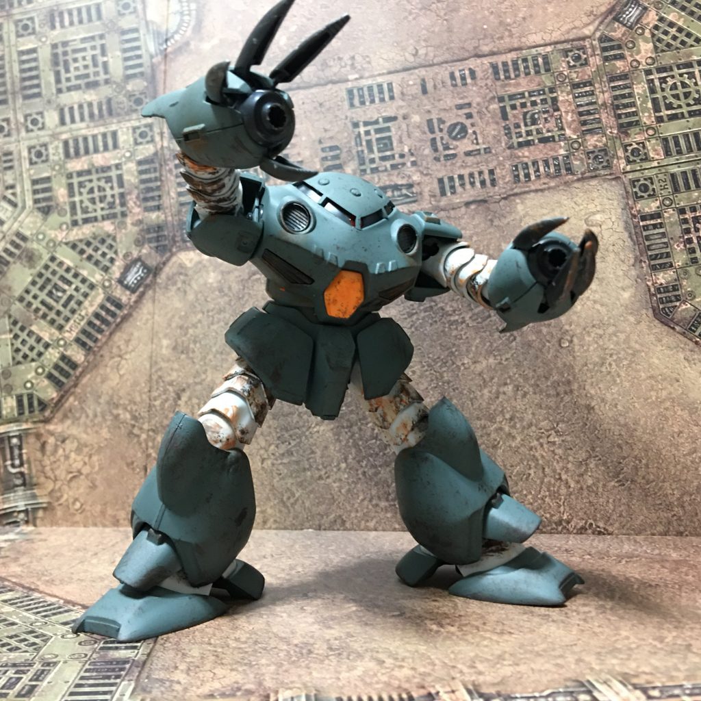 (　。＾ω＾。)ﾉ 鋭い爪でポージング～♪