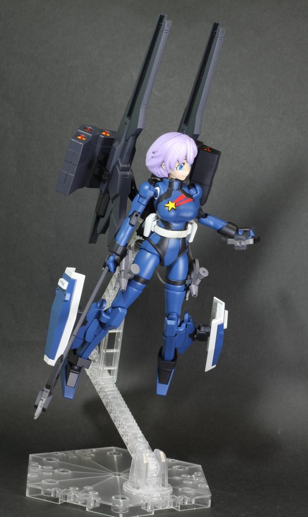 ベルトに小型のコンプレッサーをつけています（という設定）