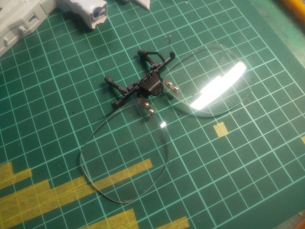 老眼なので拡大鏡は必須アイテムでした