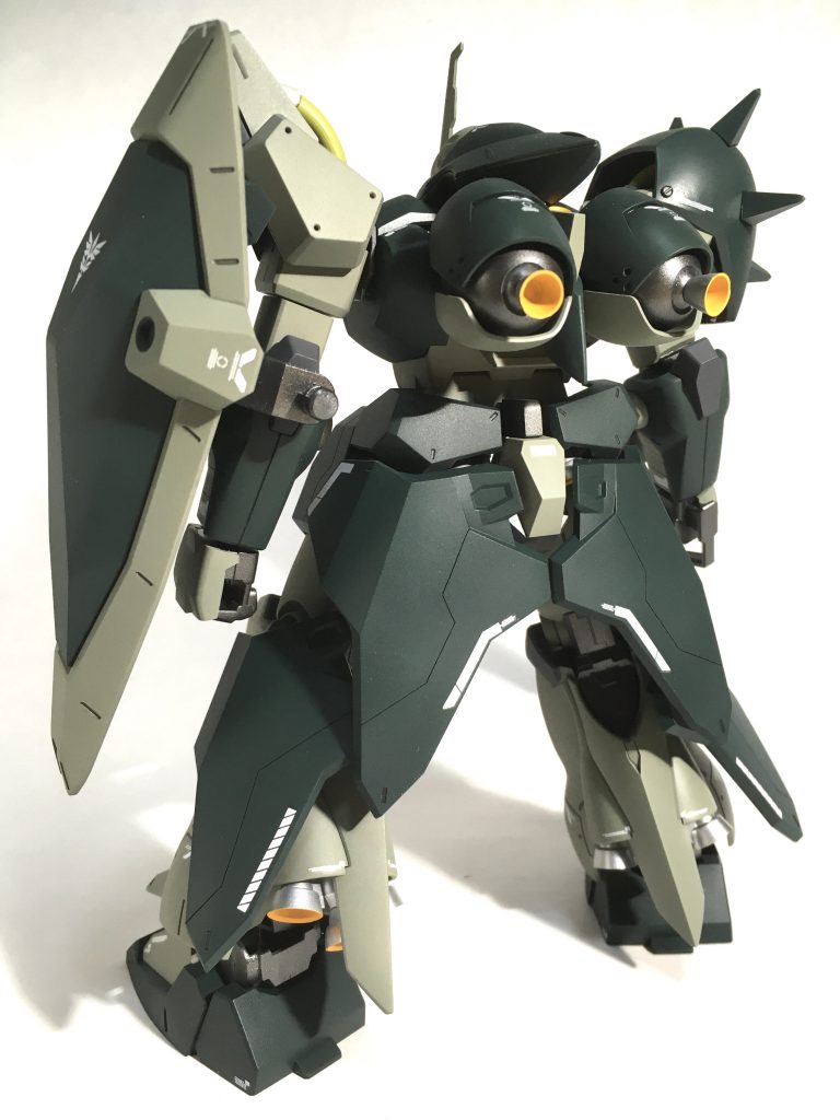 脚部装甲を付けることで、よりマッシブ感が増したかと思います。