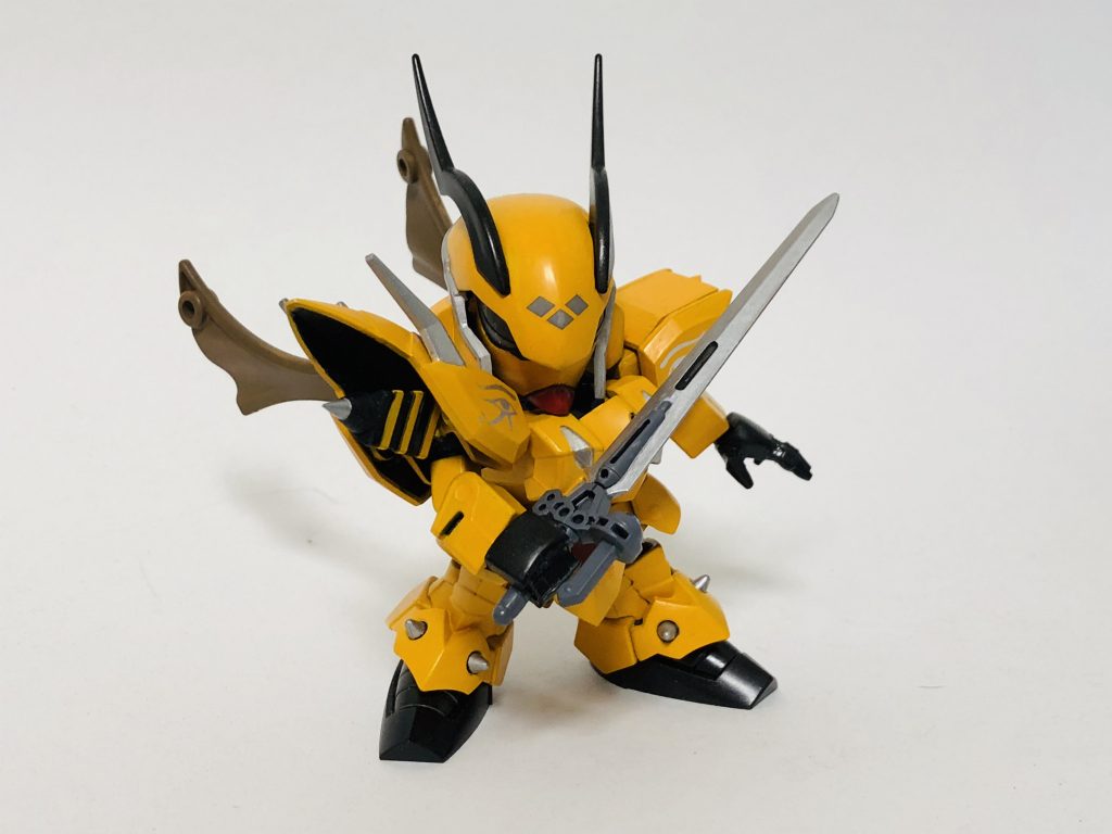 右肩には毒針を仕込んでいます