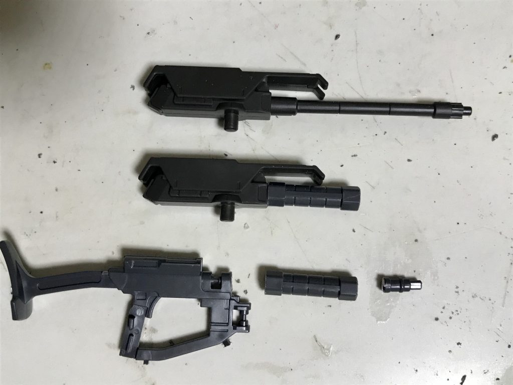 MSオプションセット5の腕部200mm砲を改造して、ハシュマル戦の時に装備していたロケット砲っぽくしました。銃身を切り取り、ちょうど2個余っていたザクマシンガン(ORIGINザクII用)の銃身を切って貼り付けました。ぱっと見それっぽくできた気がします。
(オプションセット6を買えばいいわけですが、オプションセット5の平手が欲しかったんです)