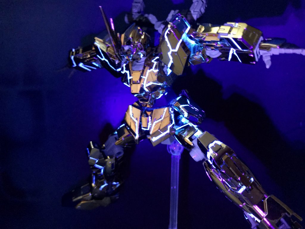 ヨナが乗り込み、セカンドネオジオングのワイヤーを断ち切るシーン。
「俺は…俺も、鳥になる!」のところです。