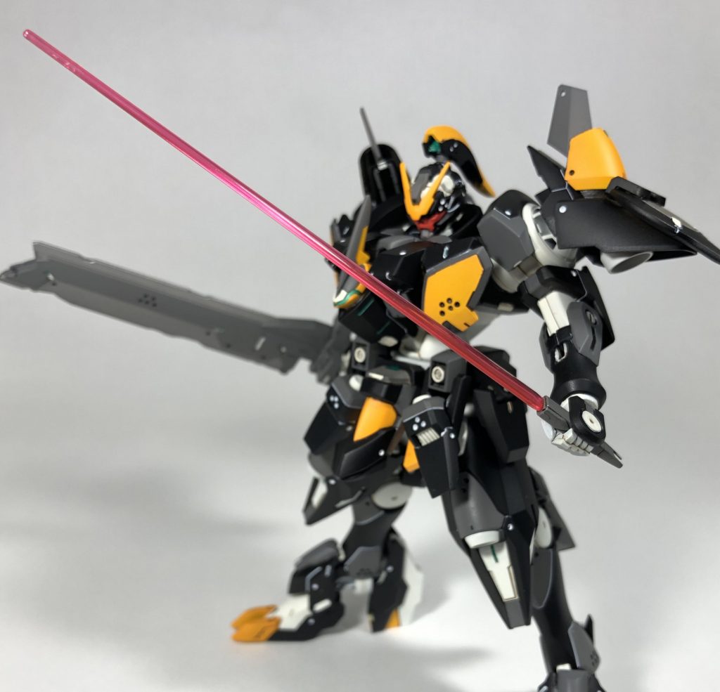 ダンビライザーの柄部分は、取り外してビームサーベルとして使用可能。
これは不意打ち狙いの隠し武器ではなく、バトル中にGNダンビラが折れた際、最後までバトルを続けるための予備武装です。