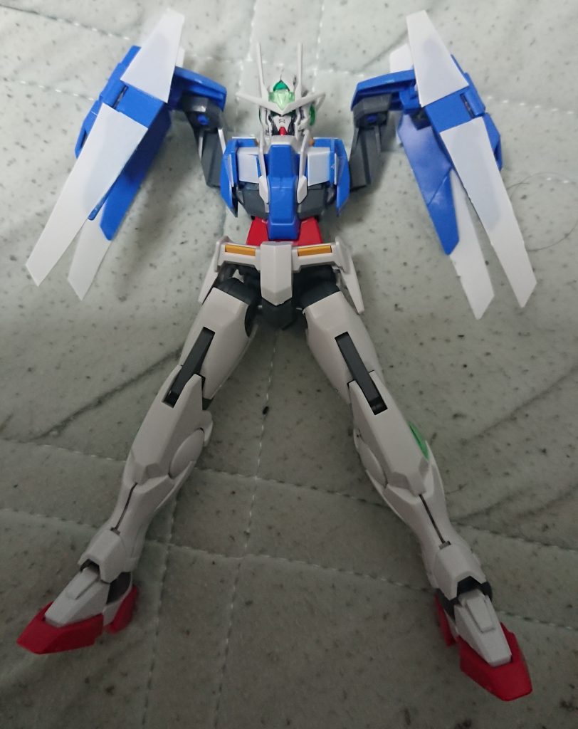 【初期案】
プラ板が目立ってしまうため、パーツの長さに合わせて、はみ出した部分をカット。プラ板は0.3mmのものを使用しているため、ハサミで切ることが可能でした。