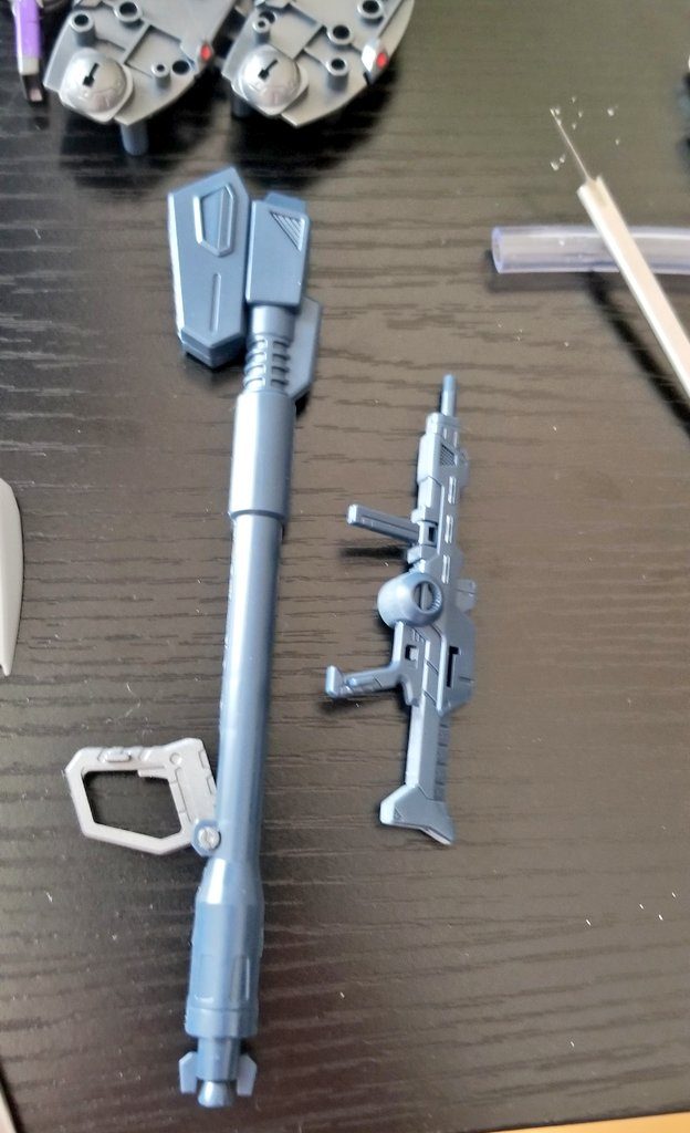 武器の合わせ目消し。