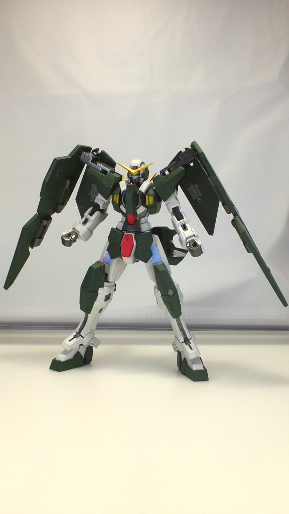 塗装後。
脛を延長したり、太ももを太くしたり、シールドを厚くしたりしました。