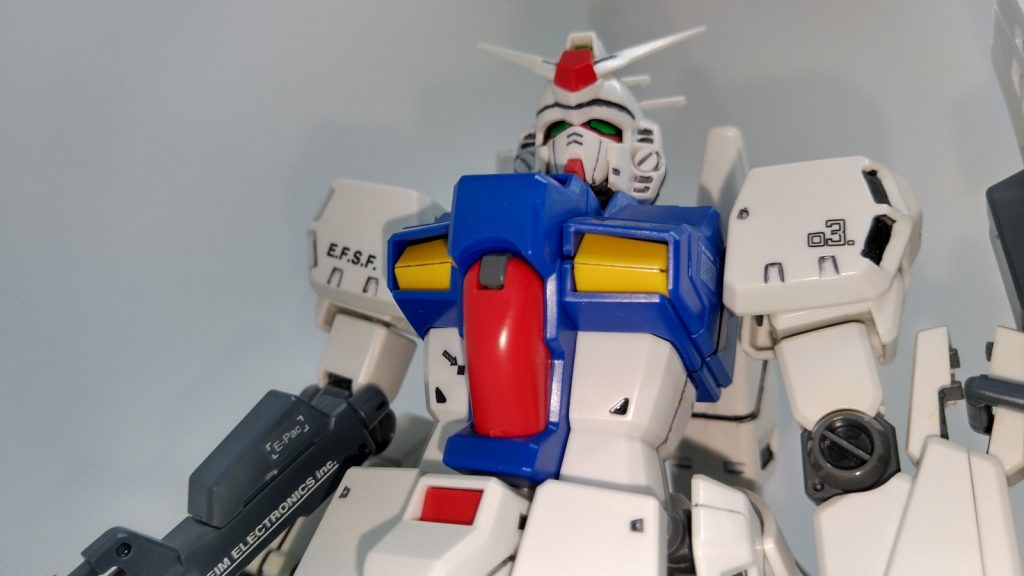 はみ出てるし…