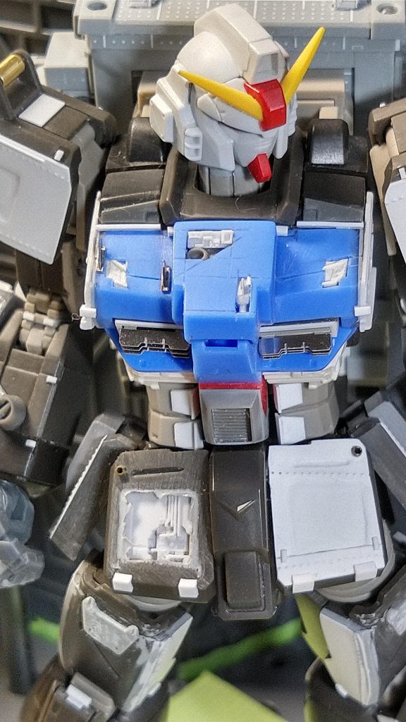 ディティールアップにはスター・ウォーズシリーズを切り刻んで埋め込み。