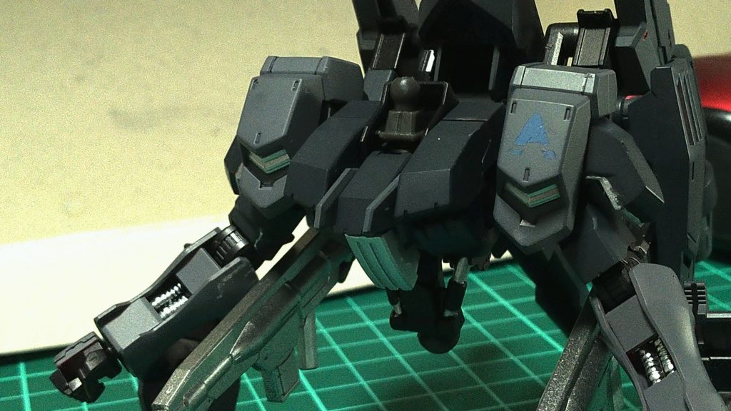 ロゴ塗装
アーマードコアラストレイヴンに出てくるアライアンスのロゴをマスキングで何とか塗装してみた
次からは筆塗りでやる