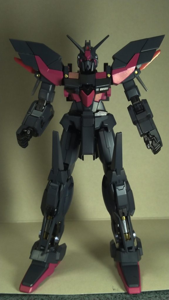 本体部分の塗装組み立て完了
胴体だけ完成した時は赤の比率多いかな?と懸念してたけど全体組んだらきっちりグレー多めで仕上がった