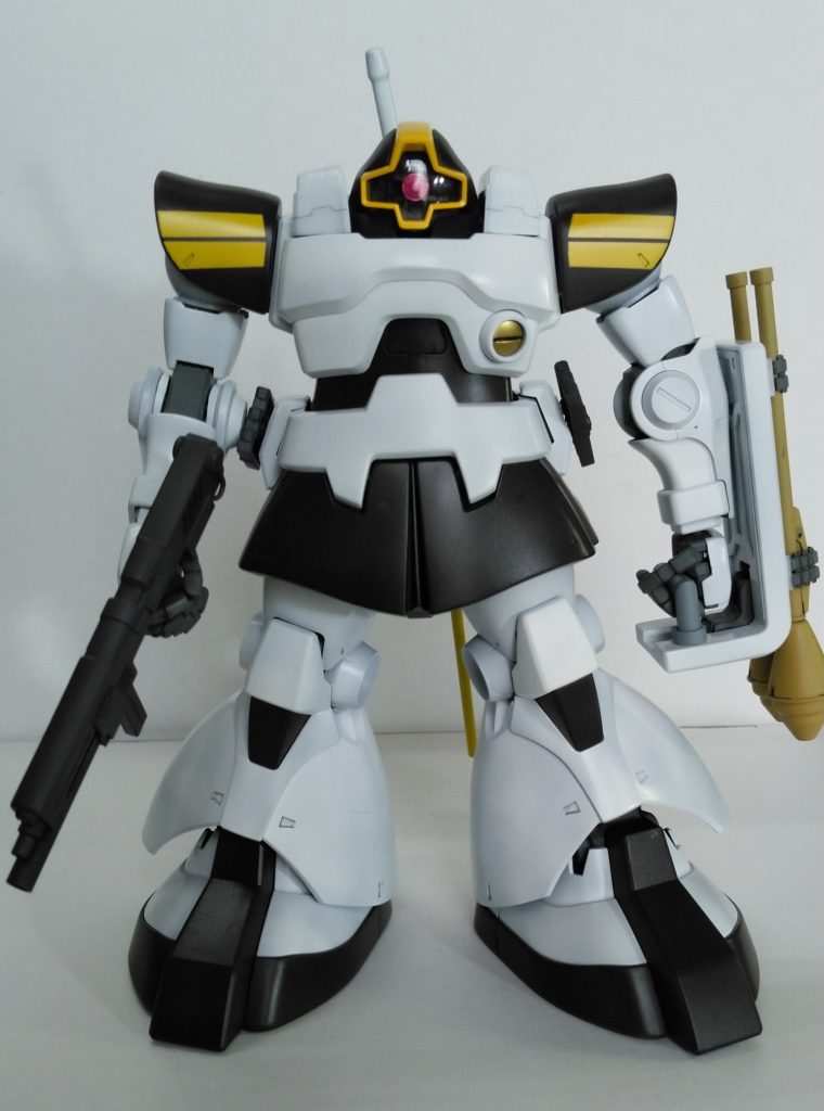組立はストレート。両手の武器はジャンクのMGザクVer.1から流用。