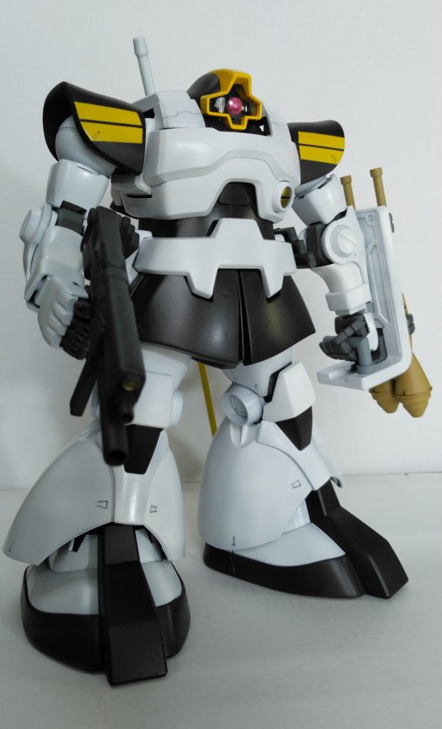 両肩の黄色いラインは某カフェチェーン店の看板から。