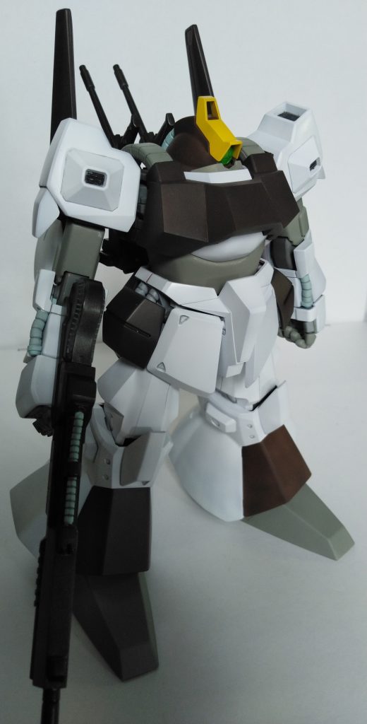 胸のでっぱりが貧相に感じたのでポリパテ・プラ板でボリュームアップ。