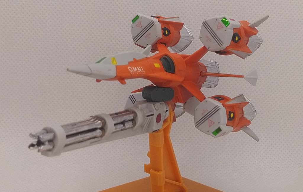 ガンバレルストライカー全体図です。ほとんどキットのままで塗装しただけですが、ガトリング基部にジョイントを加えたので機銃が首を振ることができます。