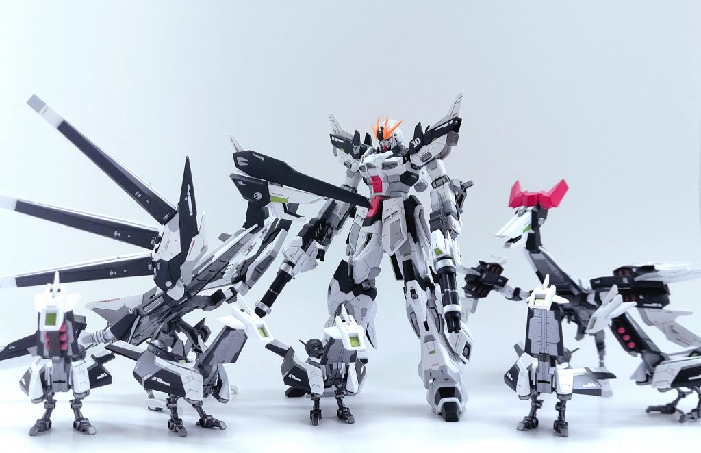 機体コンセプトは複数の支援気による多彩な換装による汎用機!
その目玉として
2機のツガイ親機、5機の子機からなる
ヴレイブファミリーユニットです。