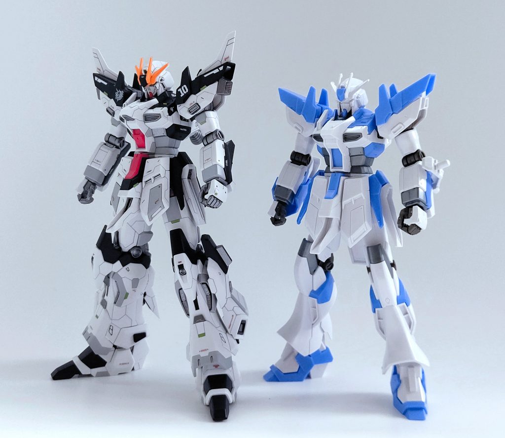 素体との比較になります!
首、腰の延長、明日をスタインとシナンジュのものと入れ替え頭1つ分大きくなってます!その他アメストのパーツを切り貼りしてディテールアップ、
ほぼ全改装パーツへのスジボリなど徹底的にいじりました‼️