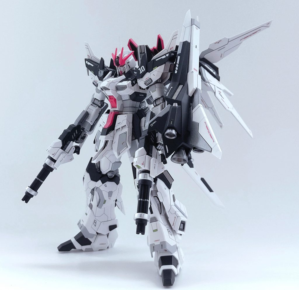 もう1つの設定として基本形態のヴレイブブースターFを装備したファンネルスタイルではなく
ヴレイブブースターMを装備した時は角が赤くなる設定です。
クリッターヴレイブですね!(笑)