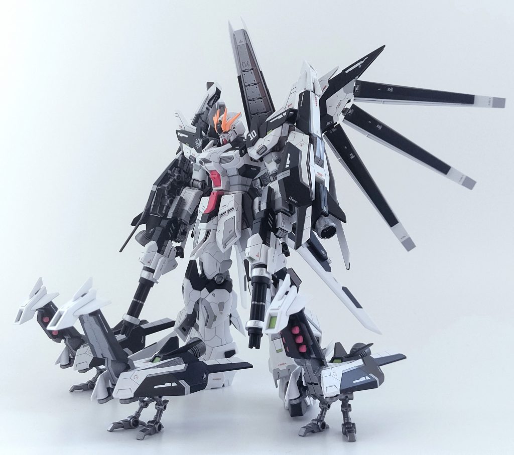 両腕にアメイジングレヴ、背中にシールドブースターを装備した形態!