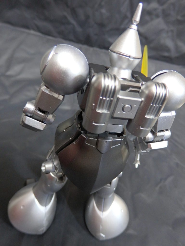 関節、バックパック、シールド裏はスターブライトジュラルミンで塗装しています。
シルバーとは微妙に違って良い色です。