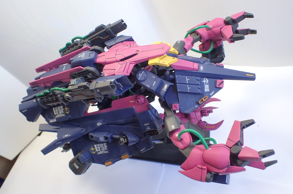 もちろん、差し替えなしでMA形態に変形します。