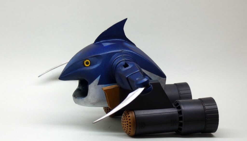 腕を倒して広げると魚っぽいですね。