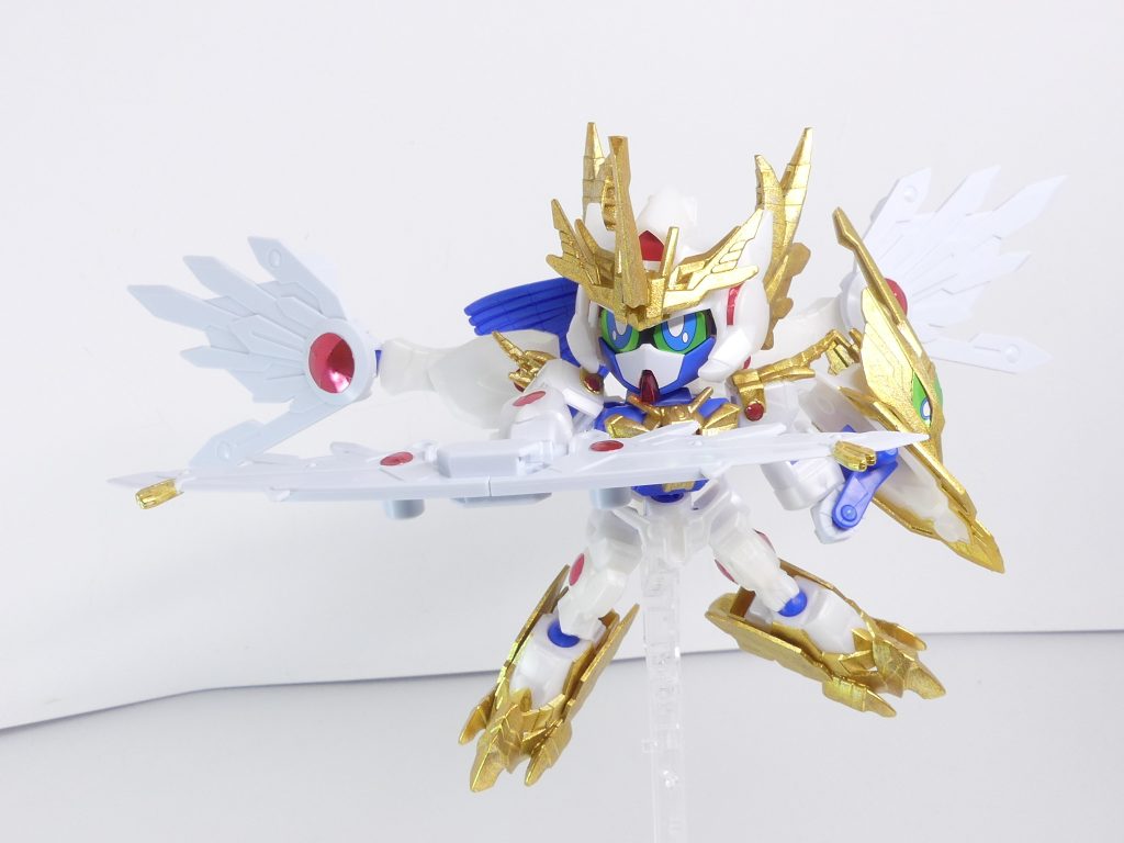 GNガンブレード/ツインガンブレード:GNガンソードは一対の双剣に強化された。背中の翼・レジェンドウイングに装備すれば飛行性能を高めることもできる。ヴァルキランダーの一部ランナーを変更。主に金・通常PS白部分などに変更が加わっており、エクスガンドラゴンへの変形もそのまま。ただし射撃武器はGNメガフレアーデバイスのみ。旧ヴァルキランダーのガンドラゴン手部分兼グリップがグリップダガーに変更されたため。スペリオルランダーに似ていることは過去の回で指摘したとおり。なお、角先端はコアドッキングカスタムに対応します。・・・と言うことも踏まえて今回はシャフリ様の新機体、アーチャーランダーシェヘラザードです。過去にパル君妄想シリーズとしてサダルスランダーを上げましたが、それに続く第三のガンドランダー。この構想に、シャフリ様が最終決戦用の味付けを行ったものとなります。今回のキャプションはサダルスから読むと流れを感じられるかも。